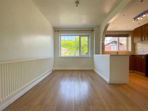 3 bed Semi-Detached to rent Image 6
