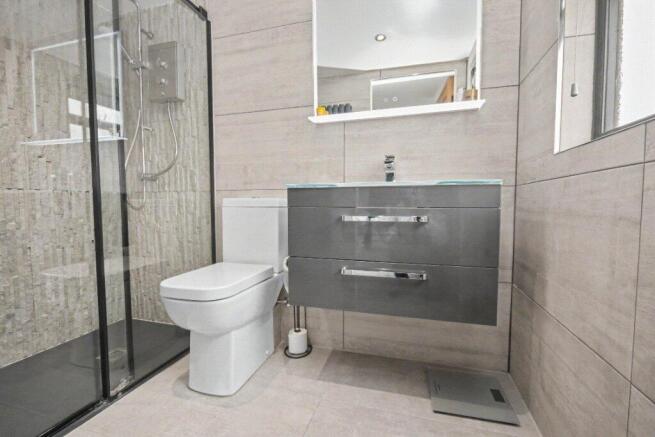 4 bed Town House for sale Image 8