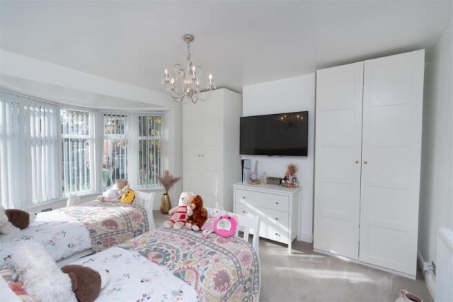 6 bed Semi-Detached for sale Image 7