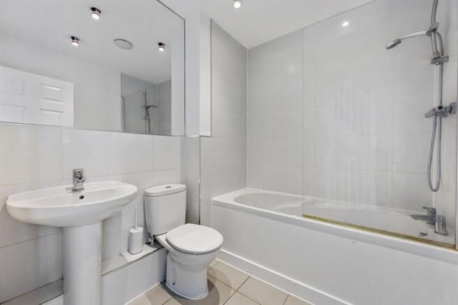 Main Bathroom.jpg