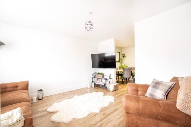 19 LIVING ROOM 2.jpg