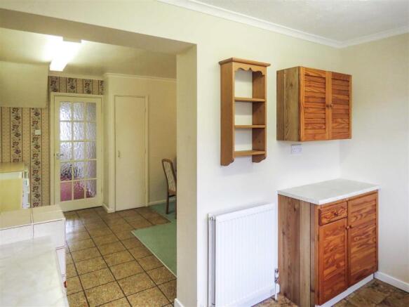Kitchen 2.JPG