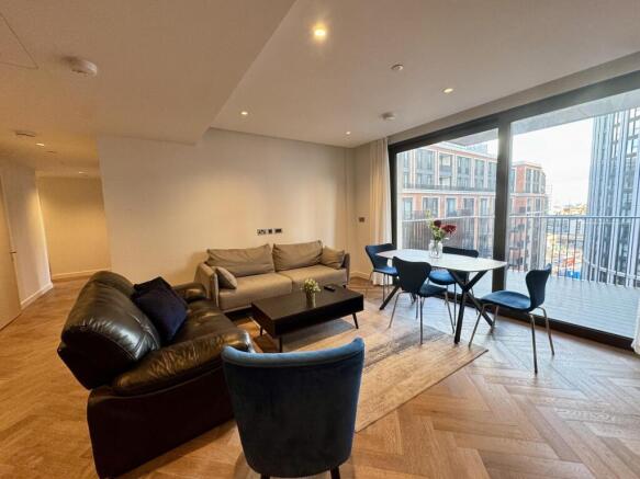 1-segrave-walk-w2-1bn-1023055