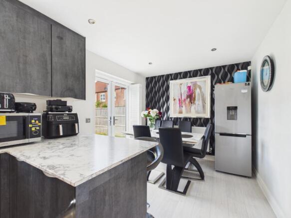 4 bed Detached for sale Image 5