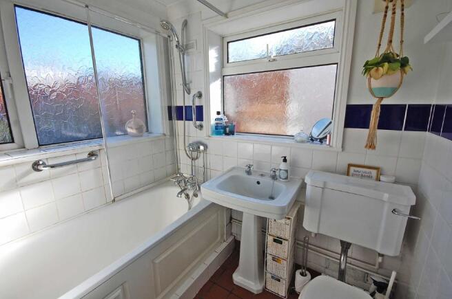 FAMILY BATHROOM