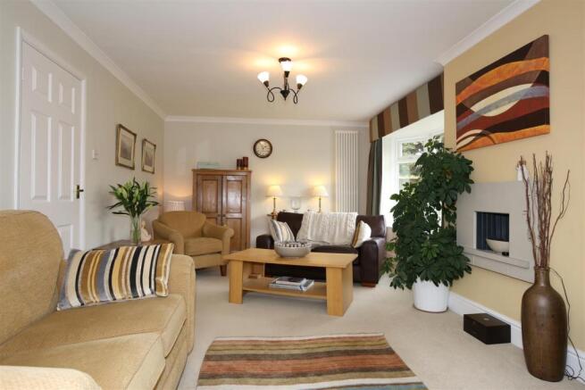 OPEN PLAN SITTING ROOM