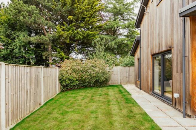 Contemporary Detached Home in Holt photo 4