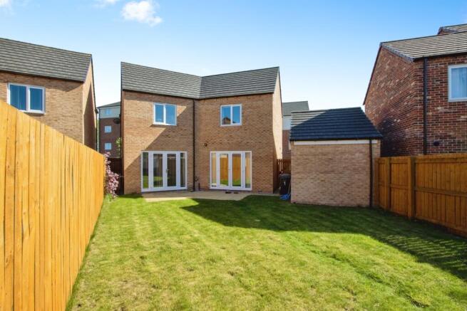 4 bed Detached for sale Image 12