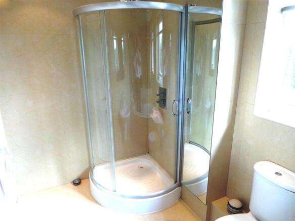 luxury bathroom/w...