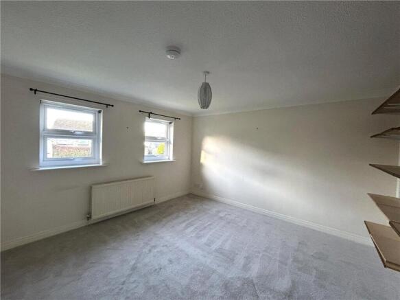 4 bed Detached to rent Image 4