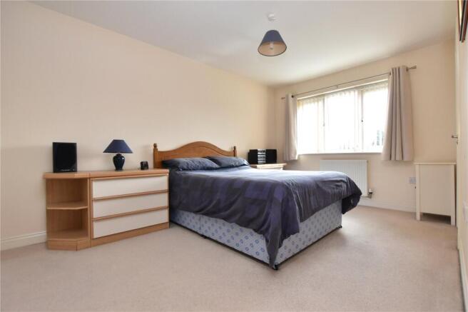 4 bed Detached for sale Image 8