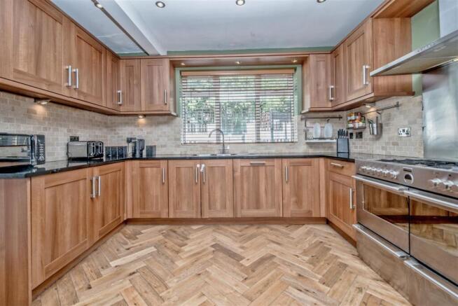 Fitted Kitchen: