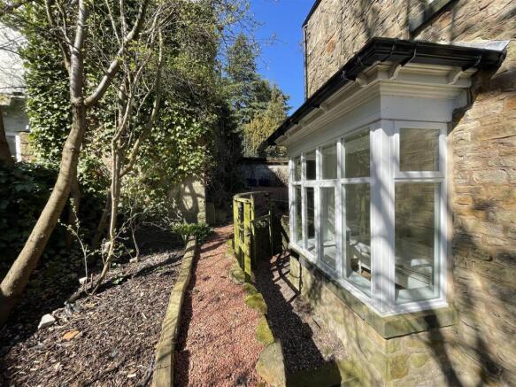 2 bed Duplex to rent Image 10