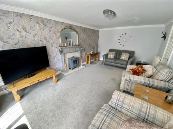 4 bed Detached for sale Image 8
