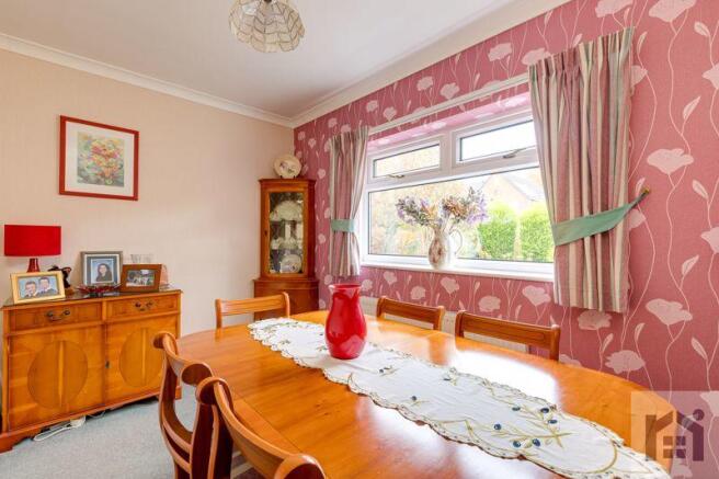 Dining room/be...