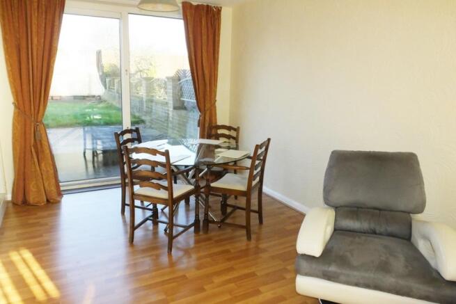 lounge/dining room
