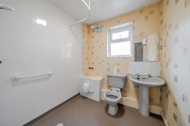 2 bed Ground Flat for sale Image 11