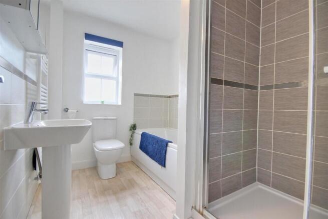 4 bed Detached for sale Image 10
