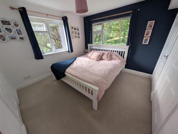 Bedroom 1.jpg