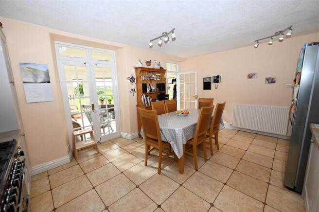3 bed Semi-Detached for sale Image 4