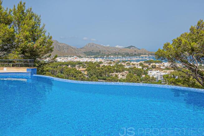 Exclusive Duplex Apartment with Panoramic Views over the Bay of Puerto Pollensa