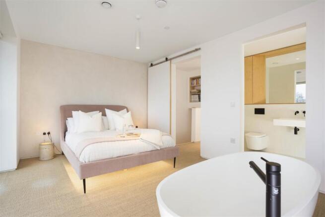 3 bed Town House for sale Image 11