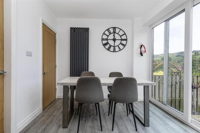3 bed Semi-Detached for sale Image 12