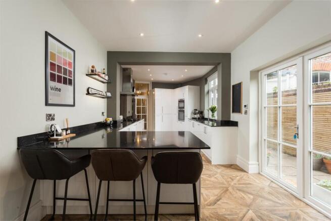4 bed House for sale Image 5