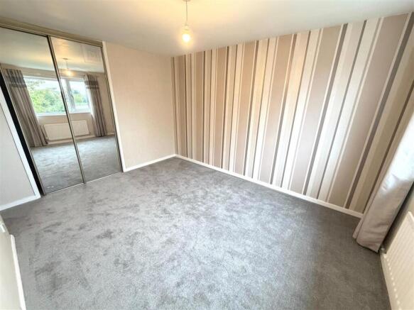 4 bed Detached to rent Image 8
