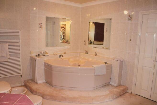 En-Suite Bathroom