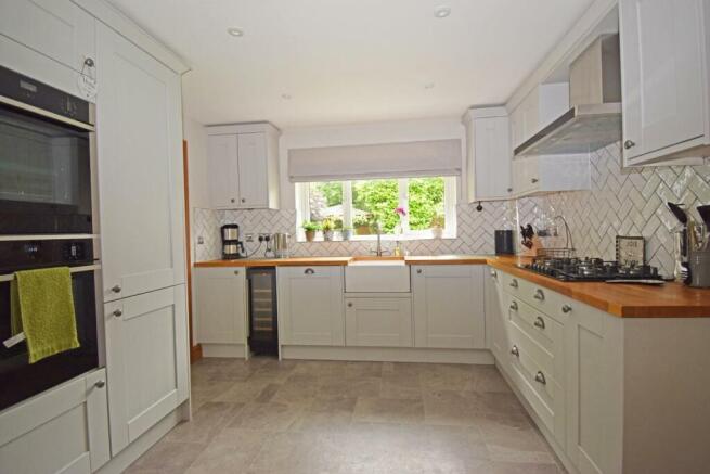 32 Pear Tree Way, kitchen b.jpg