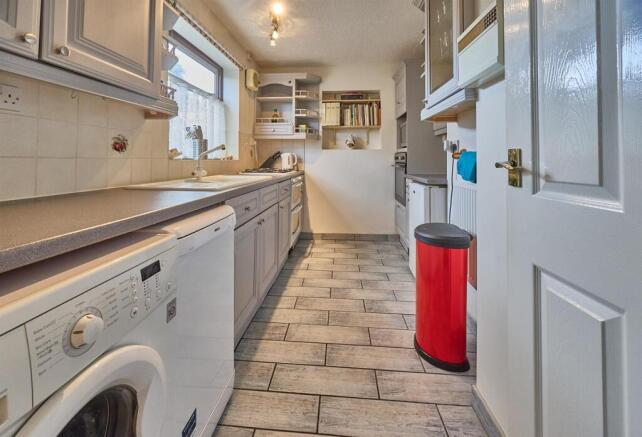 Fitted Kitchen to Side