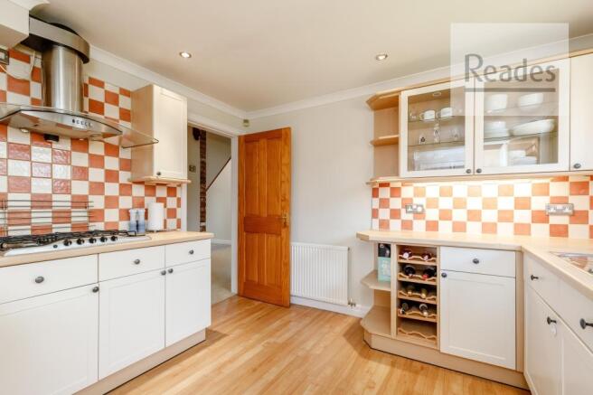 Kitchen b'fast rm