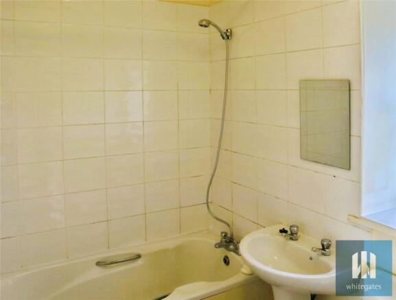 2 bed Terraced to rent Image 4