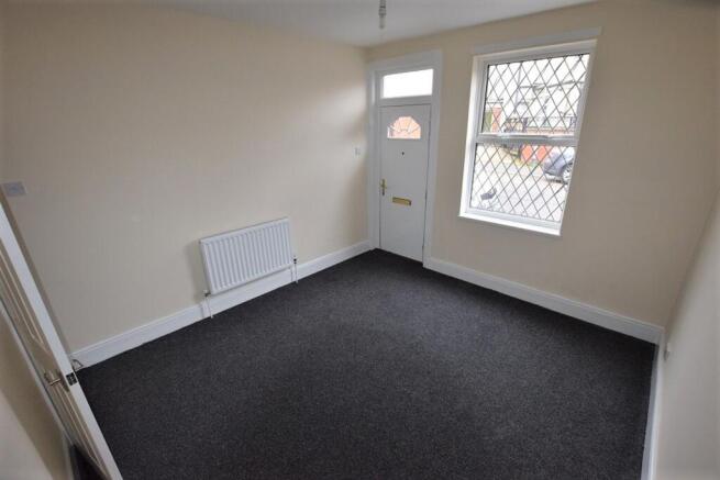 2 bed Terraced to rent Image 4