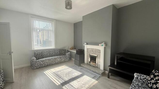 2 bed Terraced to rent Image 6