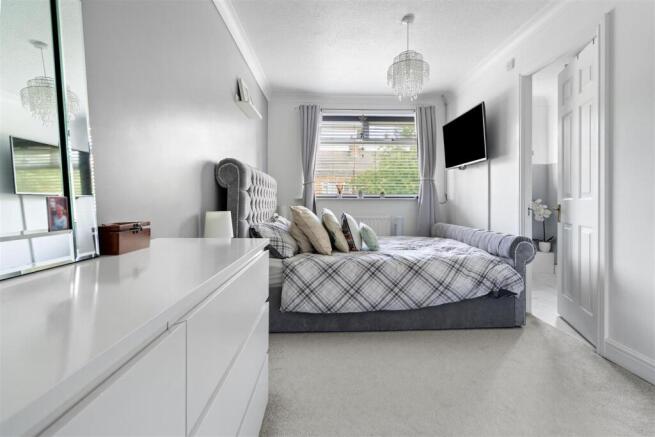 3 bed Semi-Detached for sale Image 9