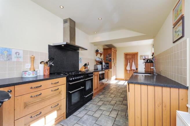 LIVING KITCHEN