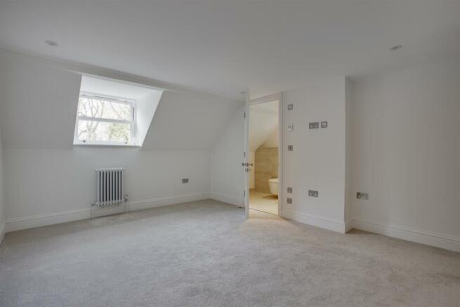 Flat 8, Burleighfield House, HP10 9RF-2.jpg