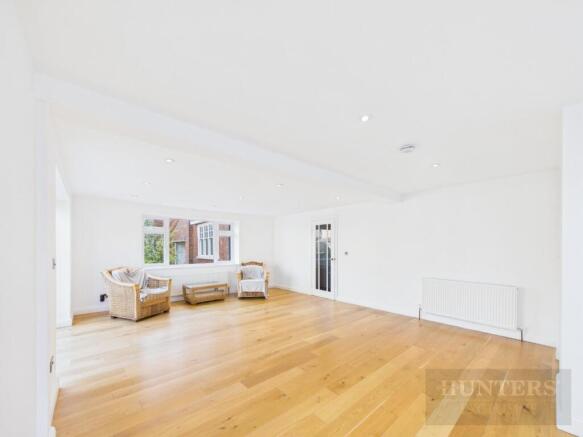 7 bed Link Detached House for sale Image 7