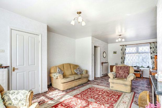 LOUNGE/DINING ROOM p
