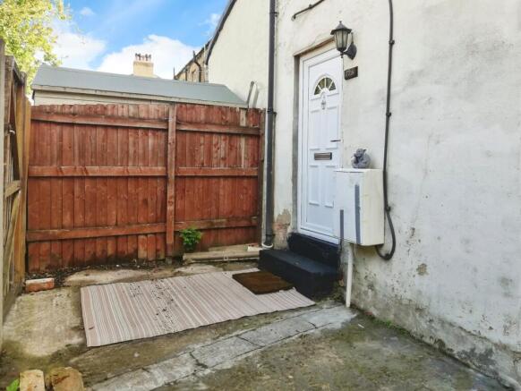 2 bed Apartment to rent Image 11