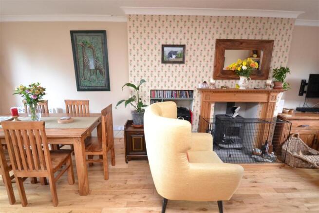 LIVING/DINING ROOM