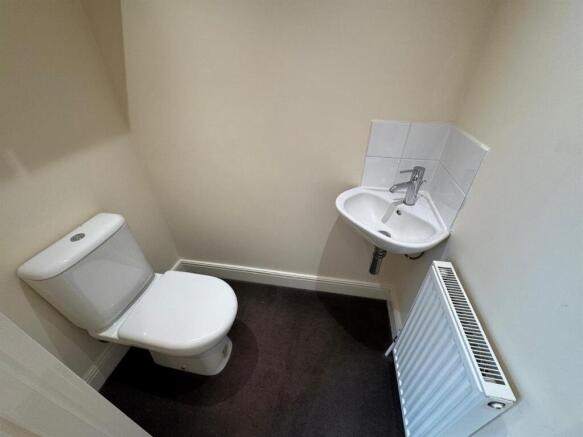 2 bed Apartment to rent Image 11