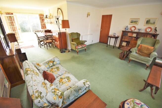 Sitting Room / Dining Room