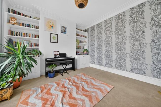 5 bed Semi-Detached for sale Image 10