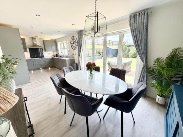 4 bed Detached for sale Image 8