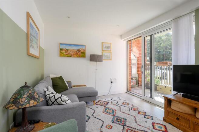 2 bed Apartment for sale Image 5