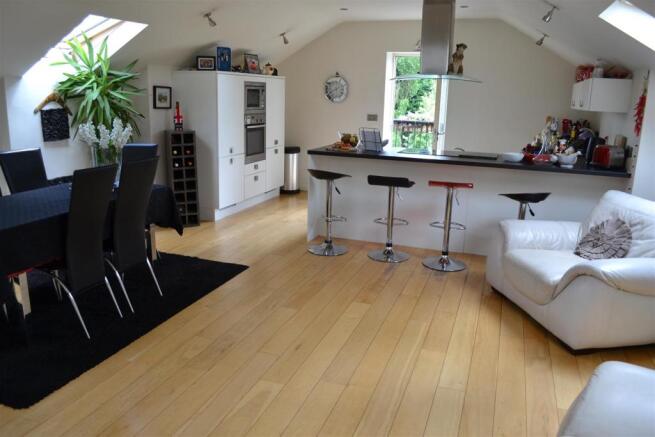 Kitchen / Dining / F