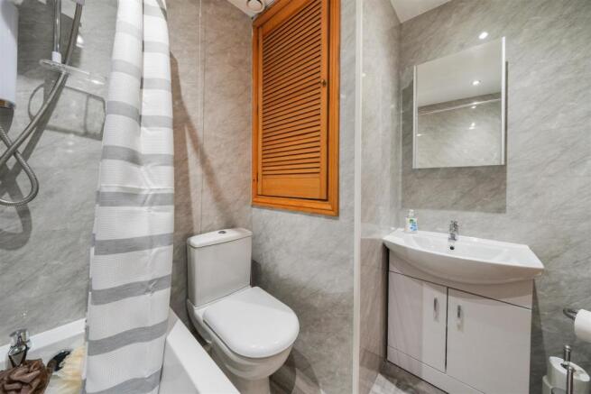 BATHROOM (2).jpg